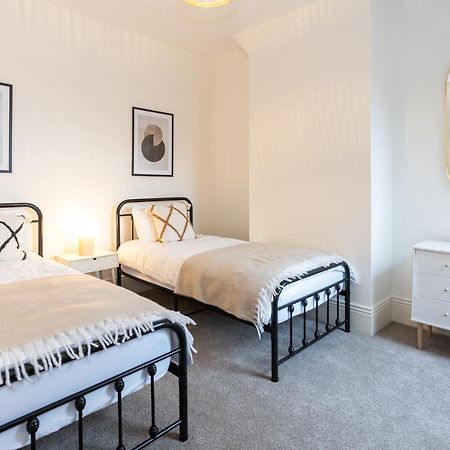 Stunning Scandi 3 Bed House In Manchester-Parking Villa Kültér fotó