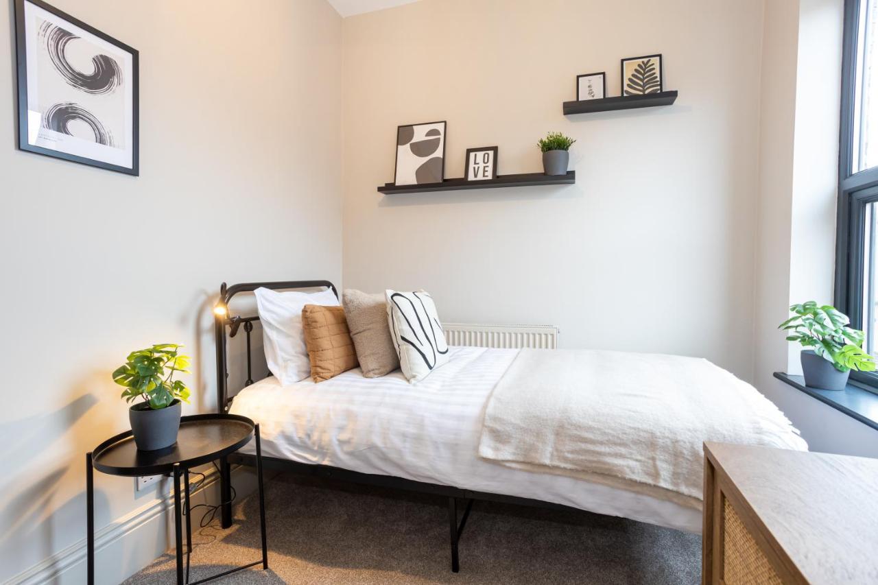 Stunning Scandi 3 Bed House In Manchester-Parking Villa Kültér fotó