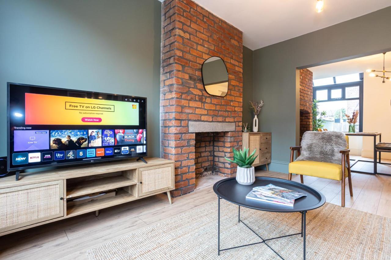 Stunning Scandi 3 Bed House In Manchester-Parking Villa Kültér fotó