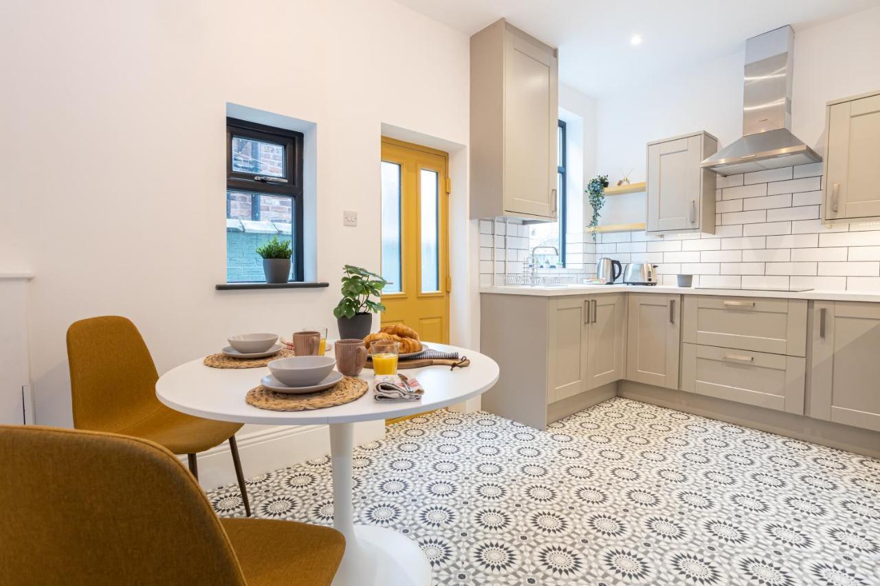 Stunning Scandi 3 Bed House In Manchester-Parking Villa Kültér fotó