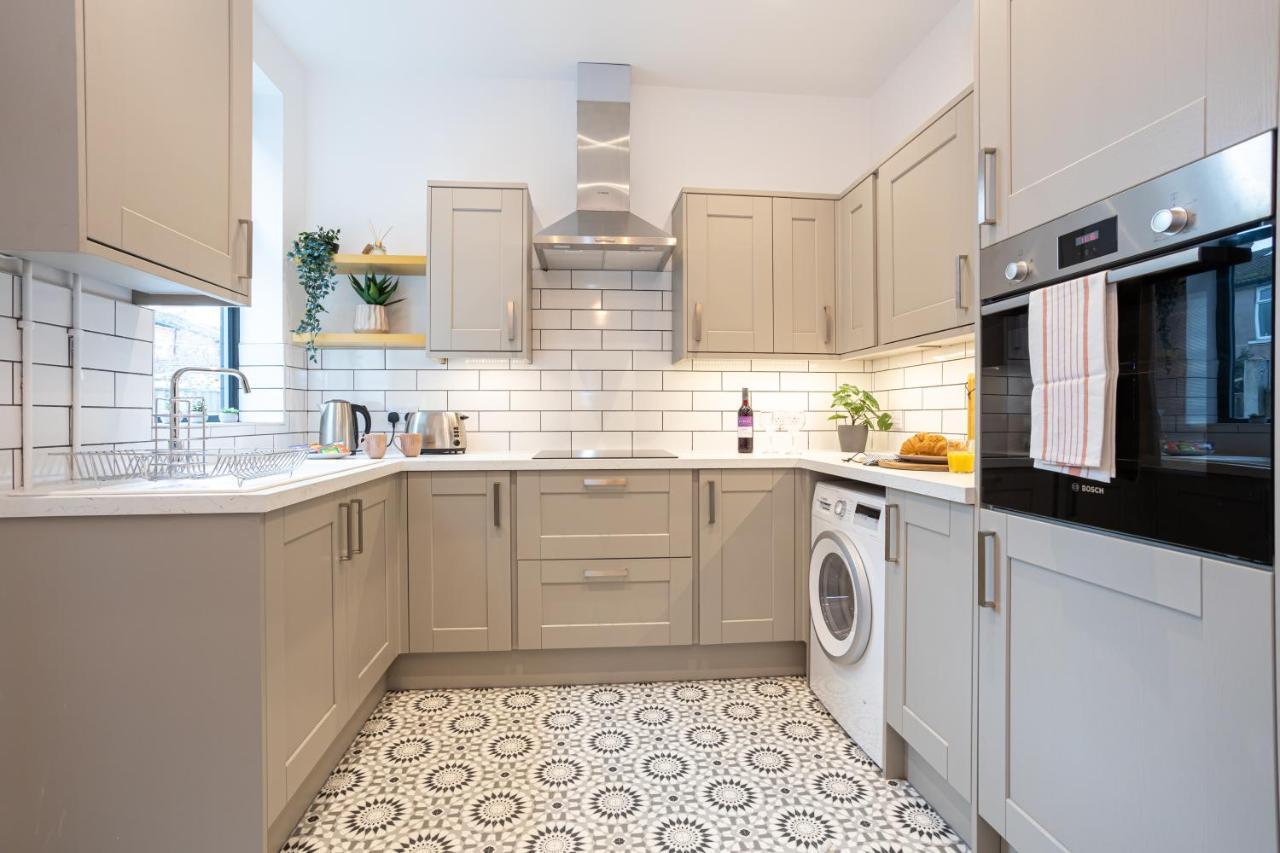 Stunning Scandi 3 Bed House In Manchester-Parking Villa Kültér fotó